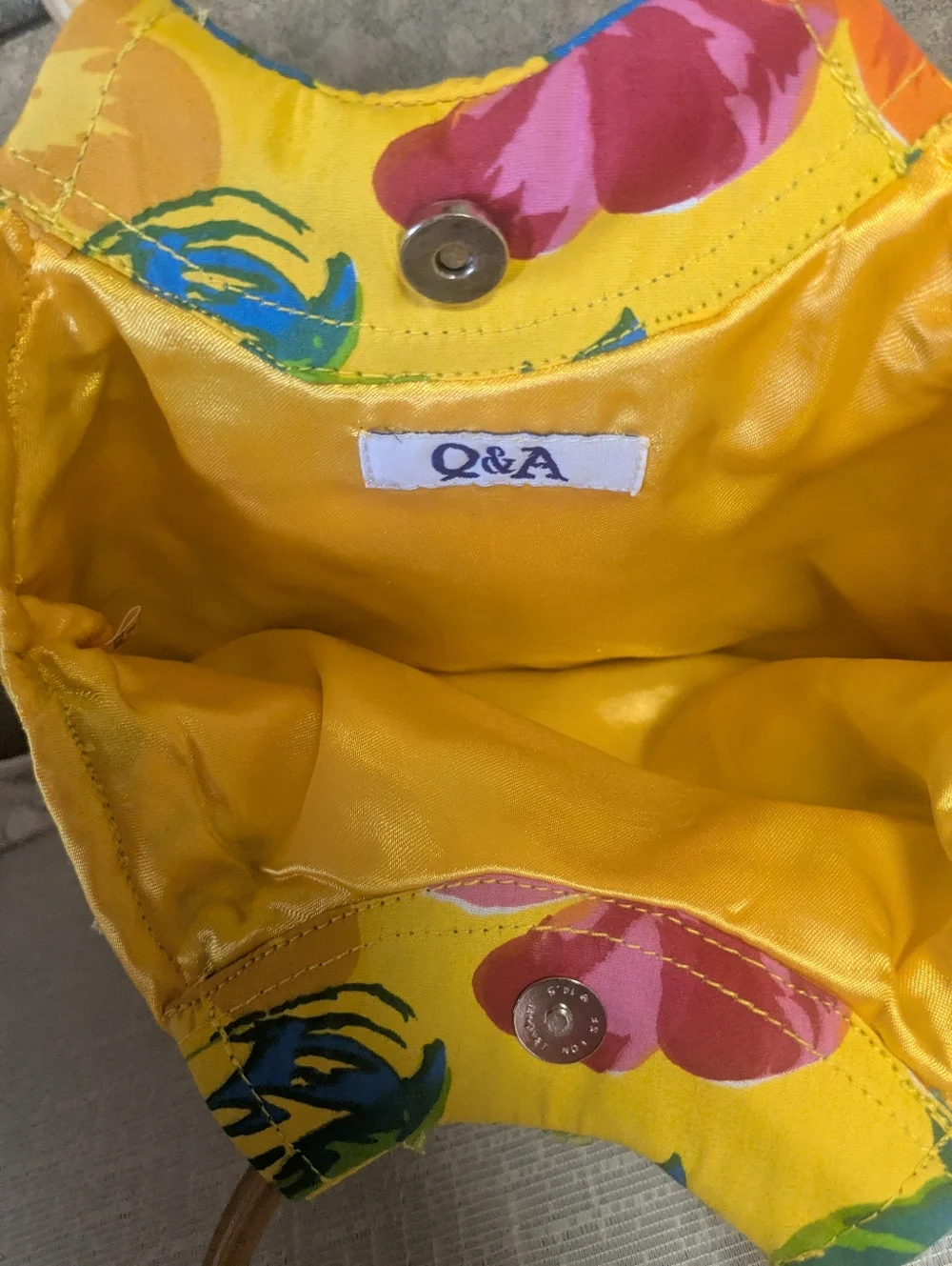 Vintage Yellow Beaded Handbag with Wood Handles | Retro Summer Seed Bead Satchel - Picture 3 of 4